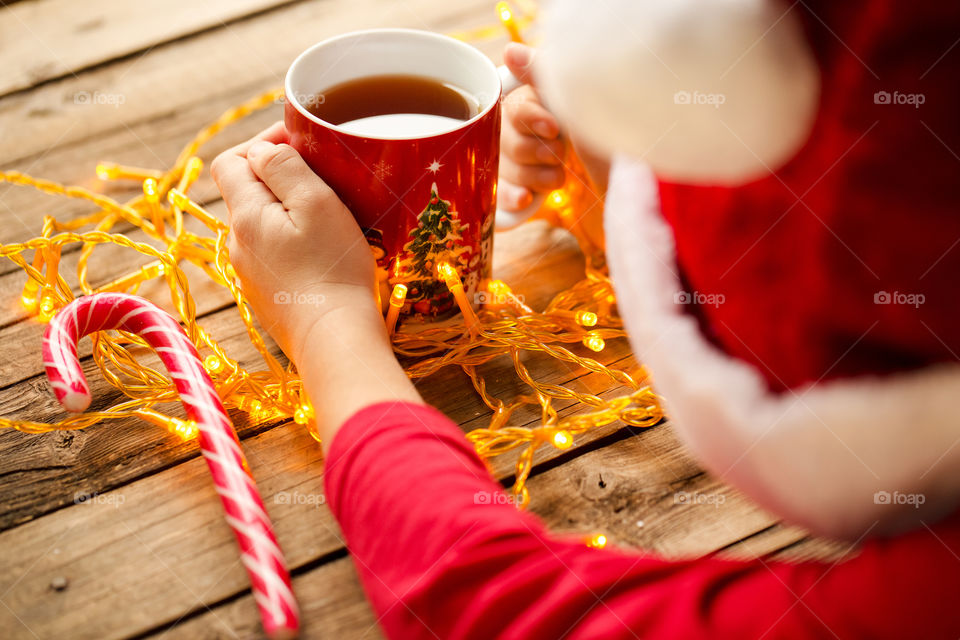 A person holding coffee cup