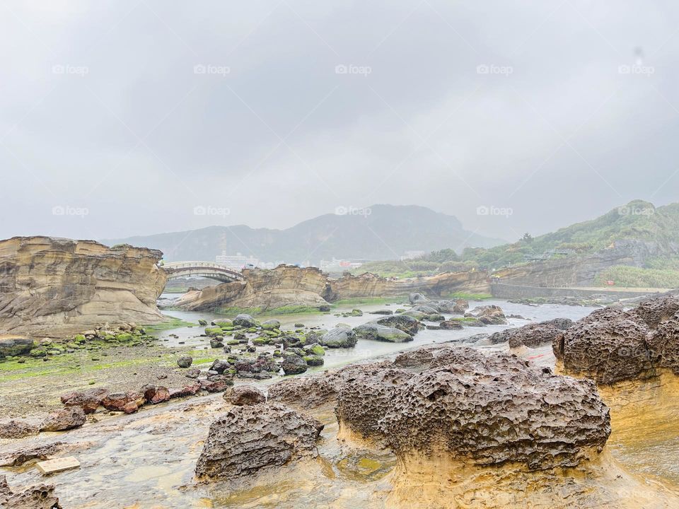 The photo was taken at Yehliu Geopark, showcasing the unique beauty of mushroom rocks formed by wave erosion, rock weathering, and crustal movements. Experience the stunning geological wonders of nature and enjoy the breathtaking scenery.