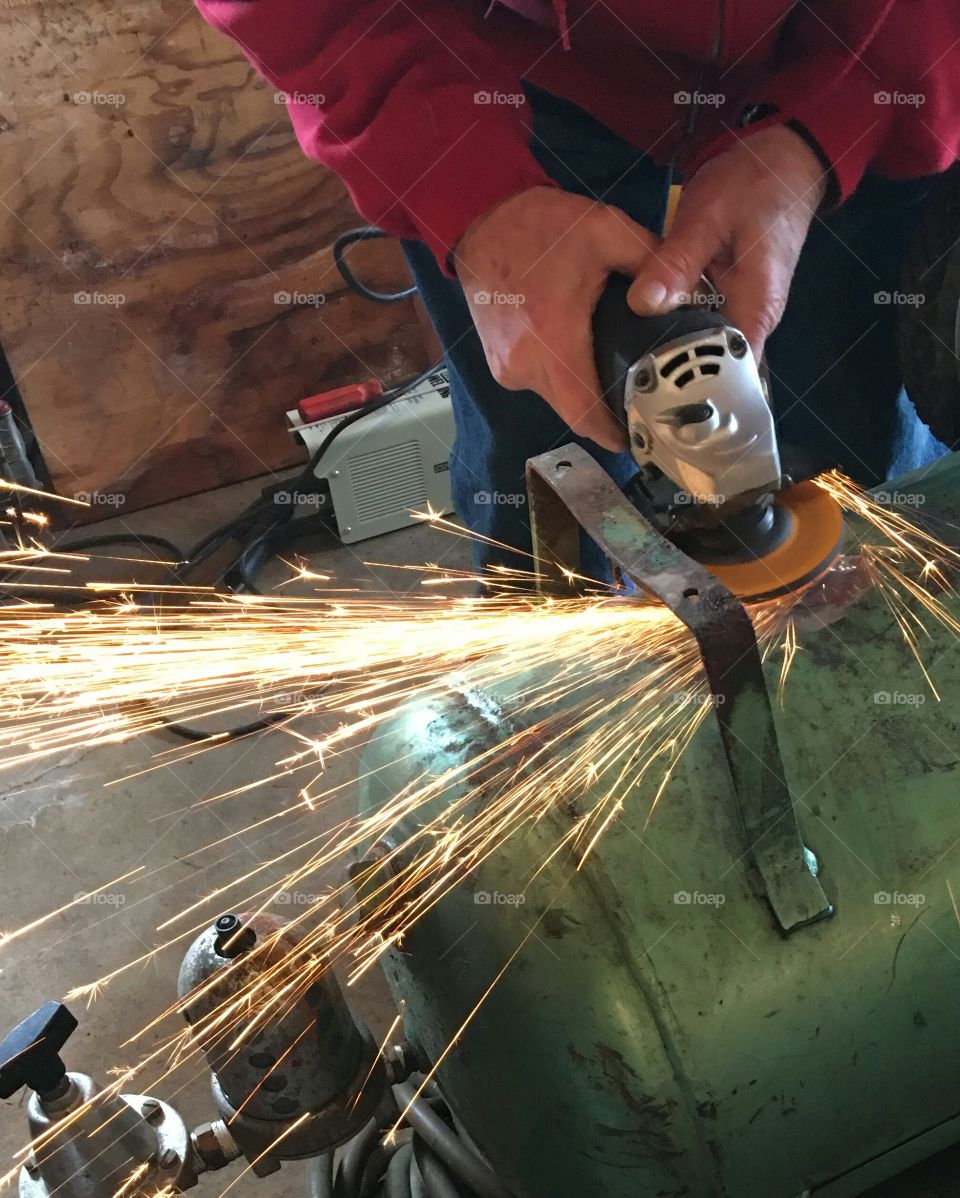 Grinding sparks fixing large tool