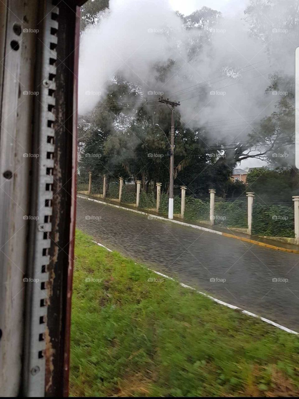 Foto de dentro de uma Maria Fumaça em Bento Gonçalves-RS, Repare na umidade do lugar