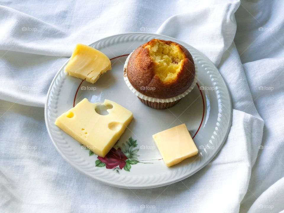 cake and cheese for breakfast 