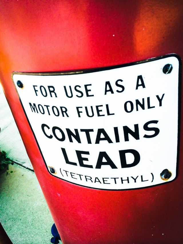 Contains lead