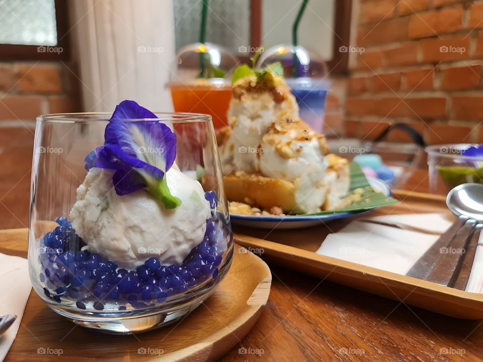 ice cream with flower sago