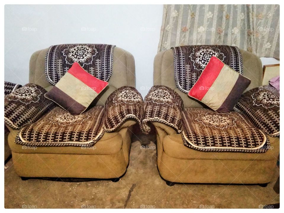 A CUTE NICE DEZINER SOFA SET IS BRIGHTINGN IN THE MORNING AND
LOOKING VERY SURPRISING AND AWESOME.