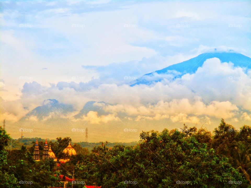 The scenery of the countryside above the height looks beautiful naturally