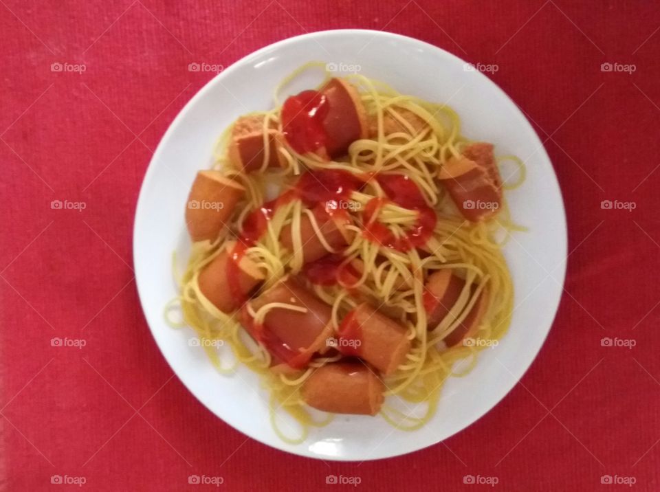 Spaghetti hot dog