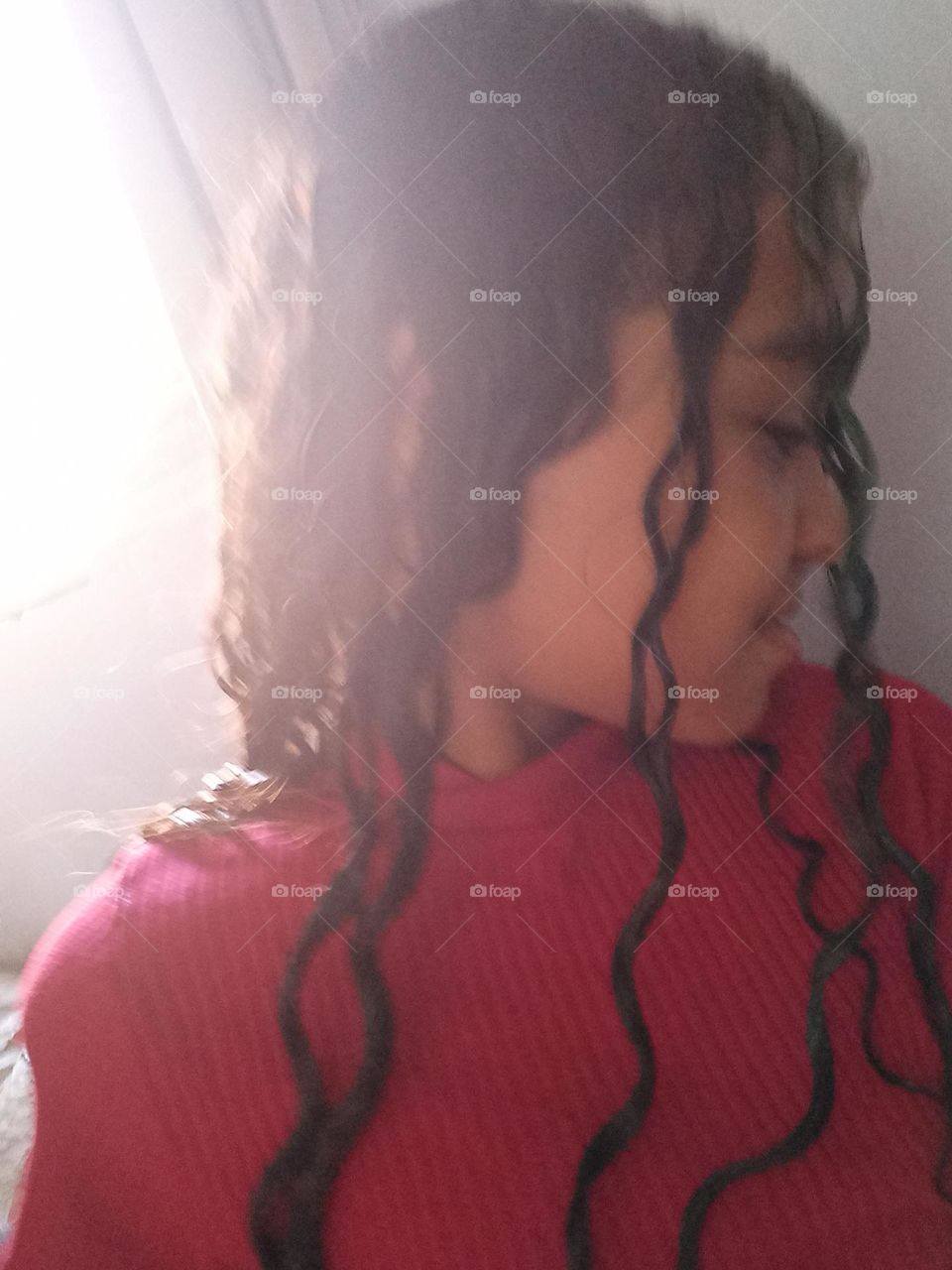 Cabelos cacheados e crespos, para mantê-los bonitos, hidratados, sedosos e macios. É necessário hidratar os fios com frequência, porque eles tendem a perder mais umidade, porque os chacais são fechados e dificultam a penetração de água....