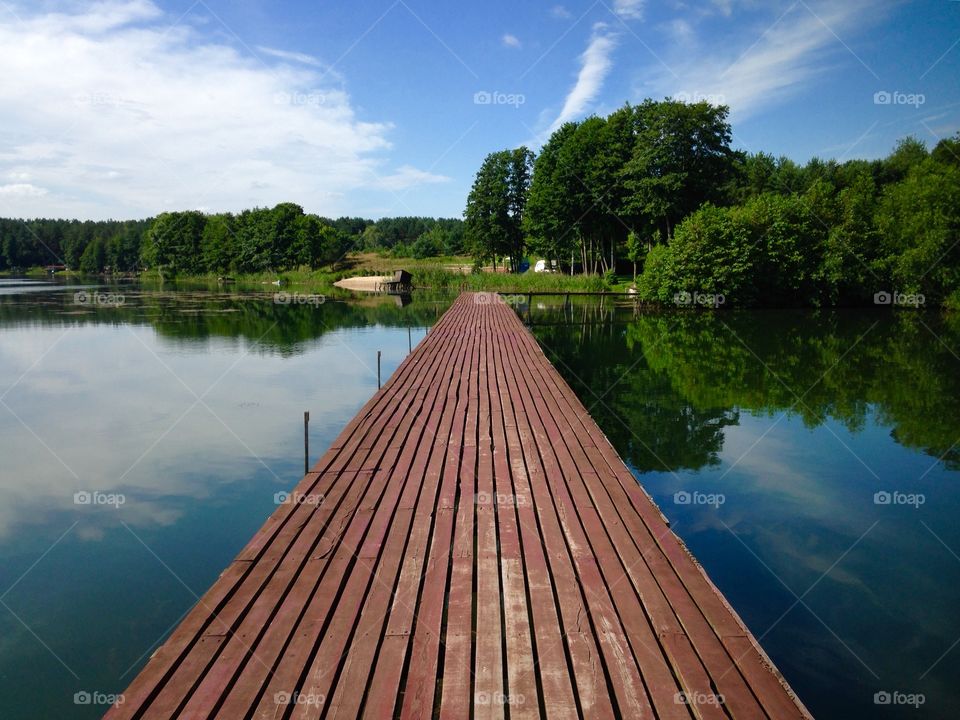 Summer time at the lakeside 