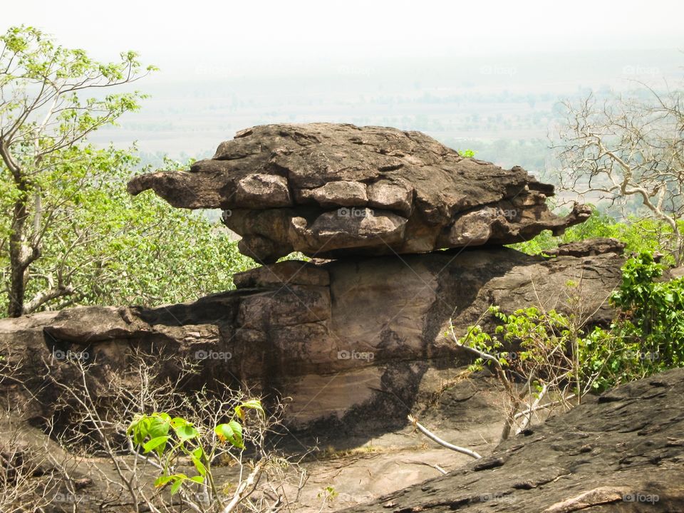 Natural Wonder Scene of Turtle Rock.
Turtle Rock is not a cave or painting of a turtle in the cave. This is a natural rock formation in the form of a turtle at Bhimbetka, Madhya Pradesh, India.