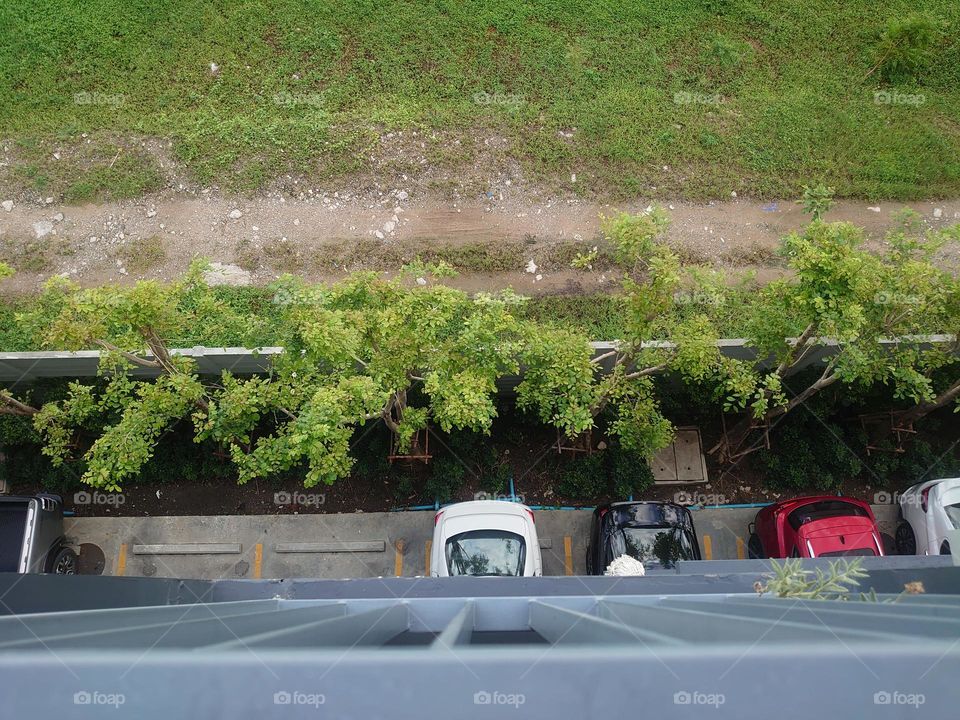 look like too close the floor