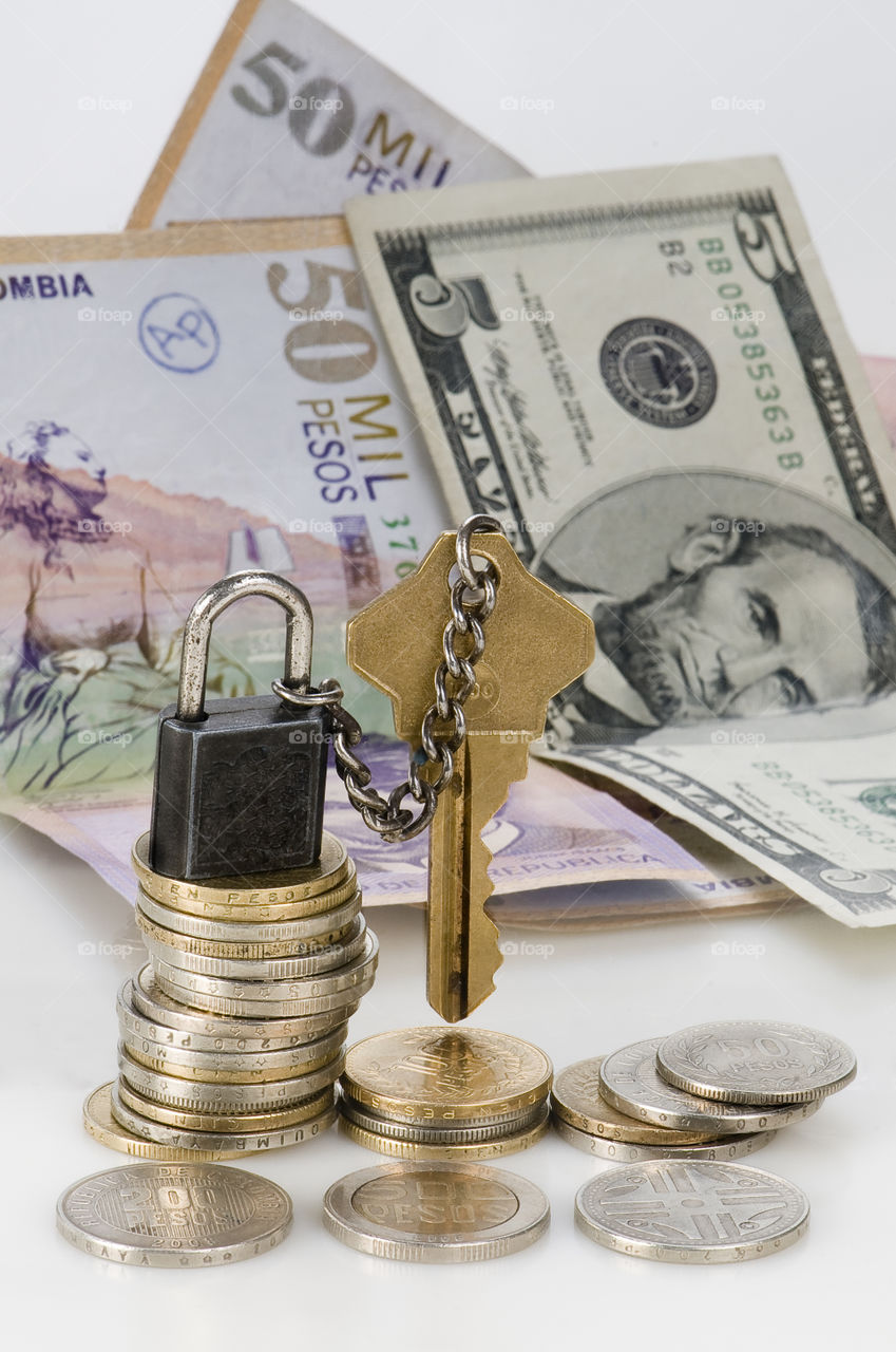 $ Dollars and Colombian pesos