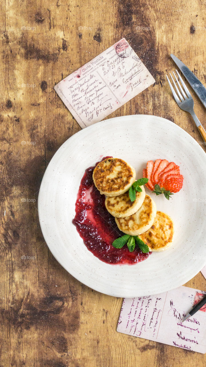 cottage cheese pancakes with strawberries