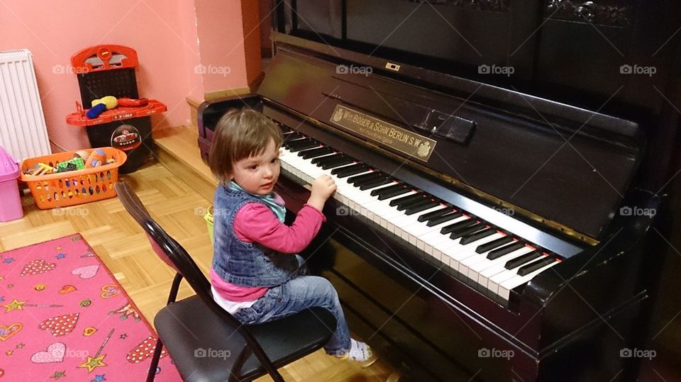 Julia playing piano 