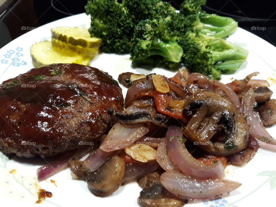 Hold the roll! Barbequed all-beef burger with a side of sauted mushrooms, onions, garlic and red peppers served with steamed broccoli and Bread-and-butter pickle chips. Delicious!