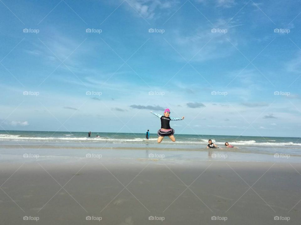 Sky and sea 
Children  happy..