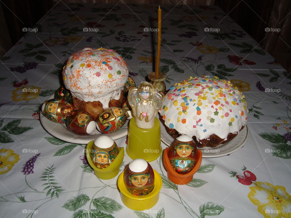 Easter cakes and eggs