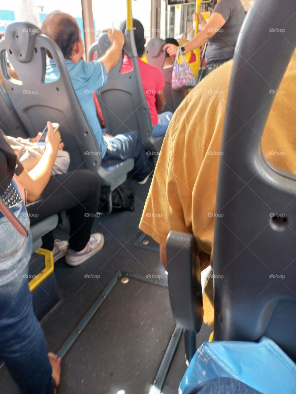 Transporte  coletivo  público é um serviço  fundamental,  para permitir, o acesso às necessidades  básicas do cidadão  , que precisa deslocar-se de um ponto a outro.