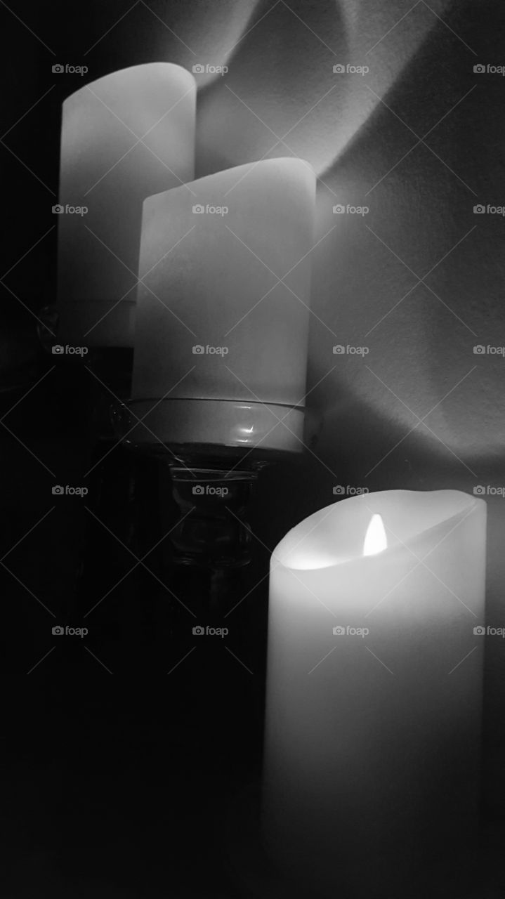 candles grayscale