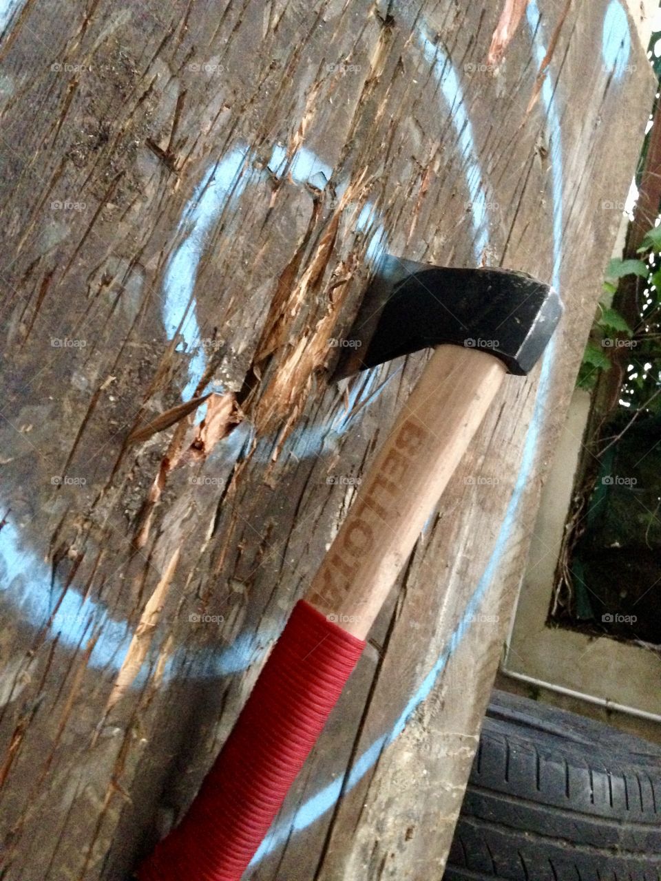 Hache sur cible - Axe 