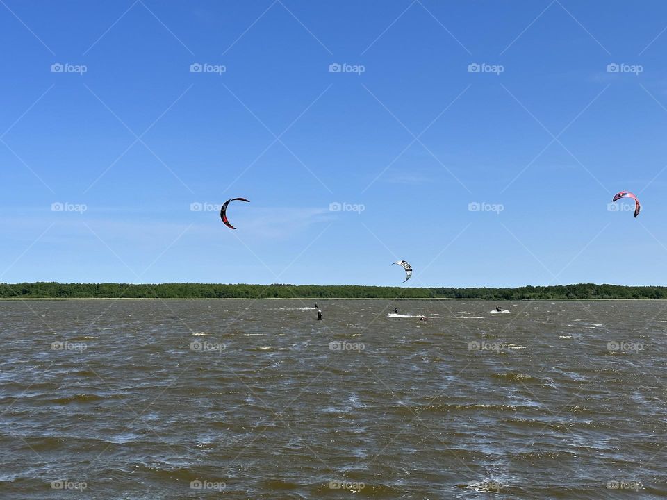 Kitesurfing 