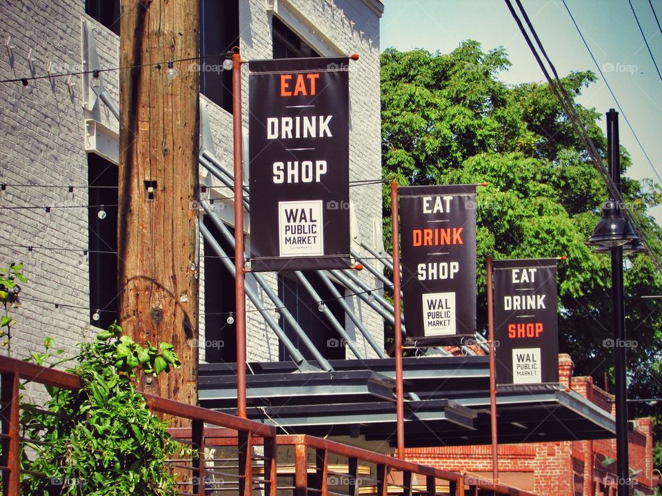 R - street, eat drink and Shop