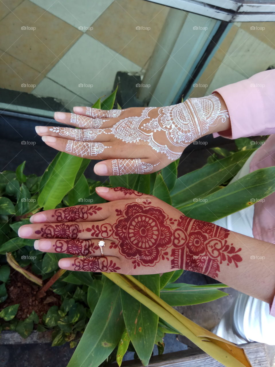maroon vs white henna