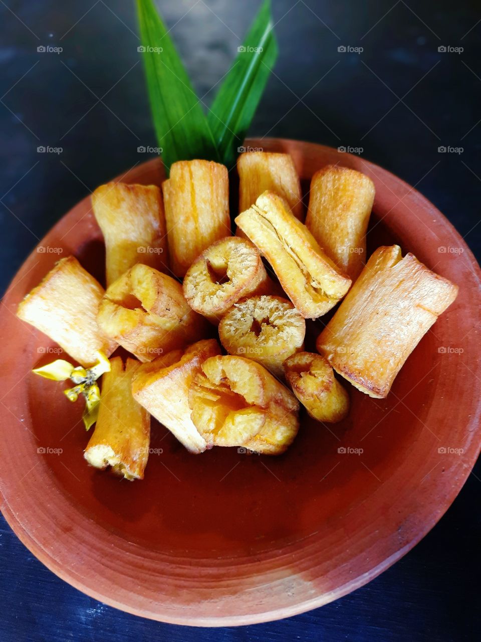 this is fried cassava.  Umbria is widely known as a staple food producing carbohydrates.  In Indonesia, cassava is usually used for heavy food or snacks.  usually fried or steamed. This food is very famous in Indonesia.