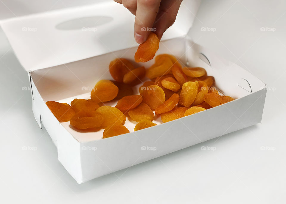 Dried apricots for healthy snacks 