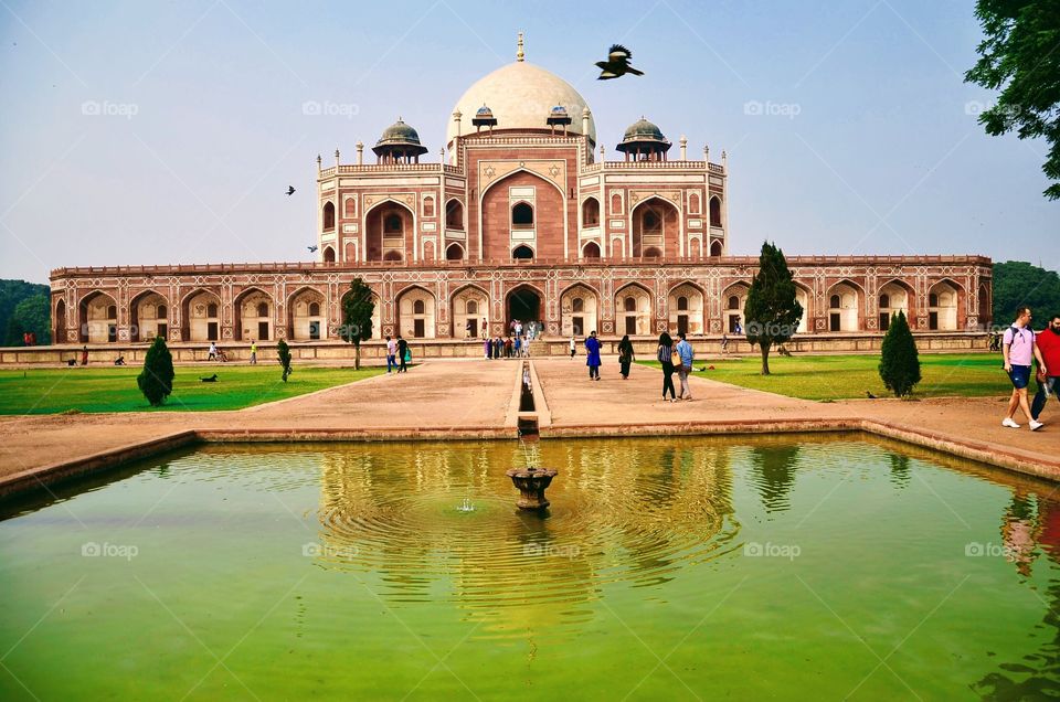 Architectural design and built by Mughal empire at Humayun’s tomb in New Delhi India!!