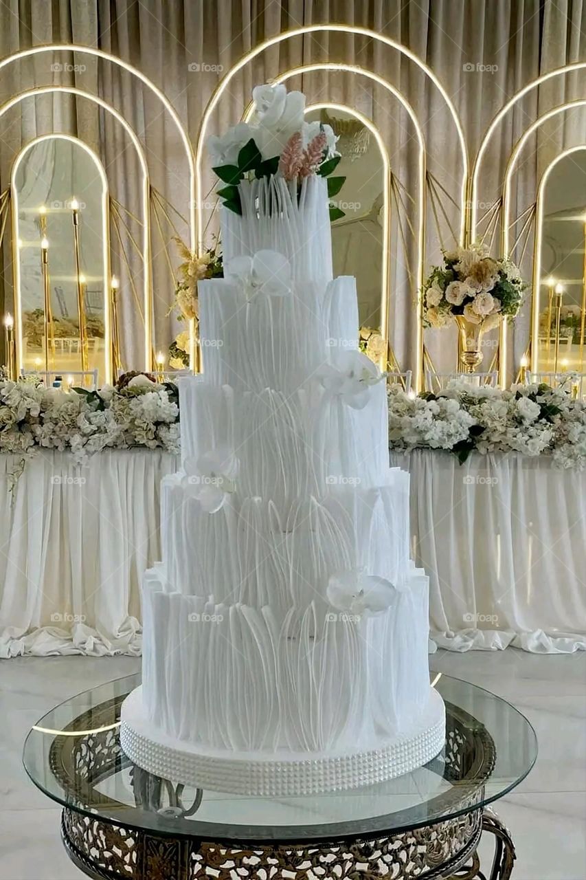 A very beautiful picture, and there is no better picture than it. There is no better picture of green herbs and colorful, red and white roses than it. Glory be to God, the natural and picturesque view, and there is no more