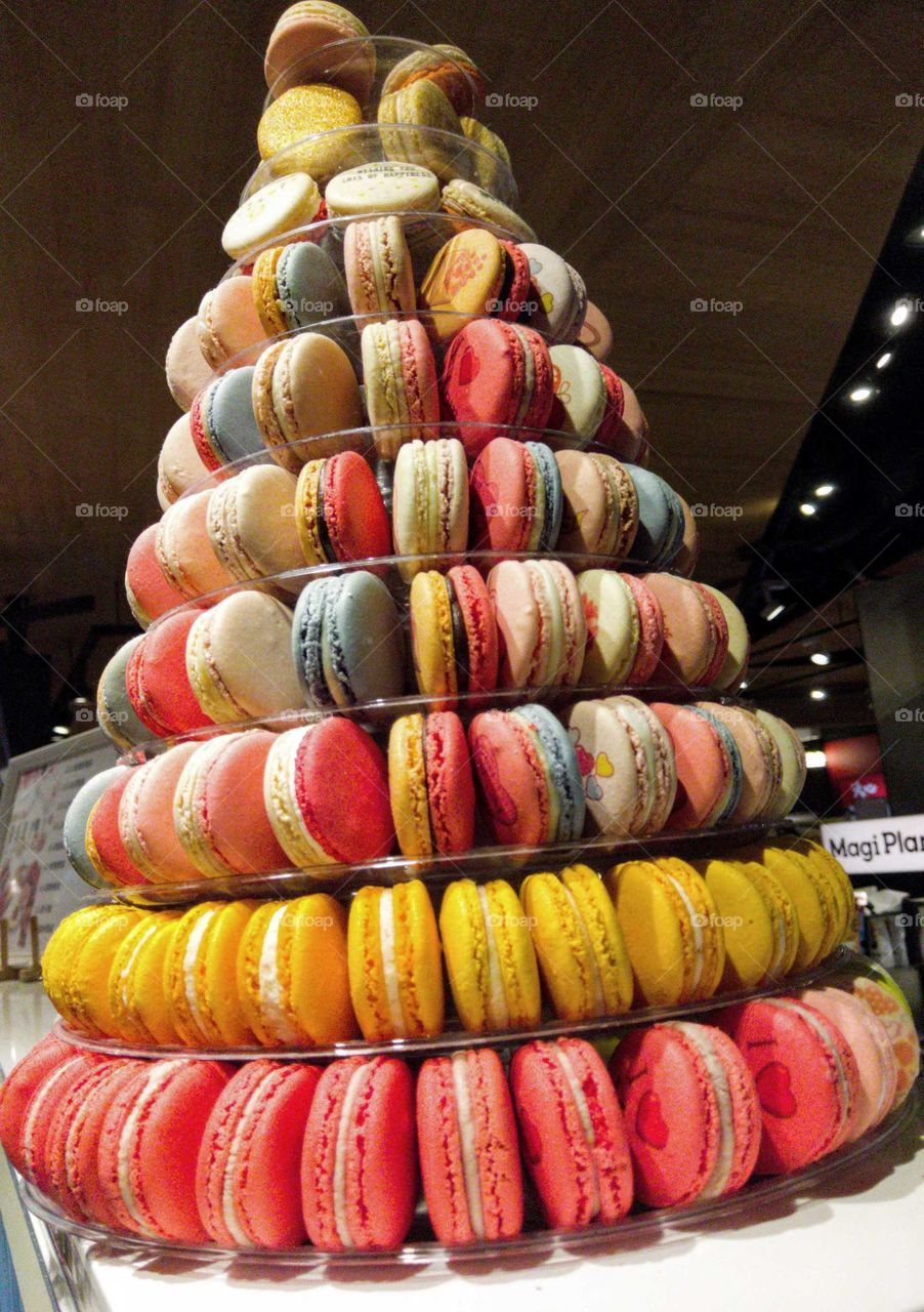 Clash of colors: amazing macaron tower.