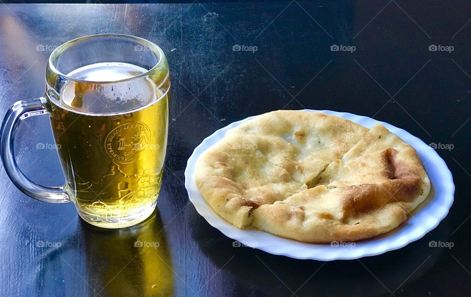 Georgian national cuisine: kubdari and beer 