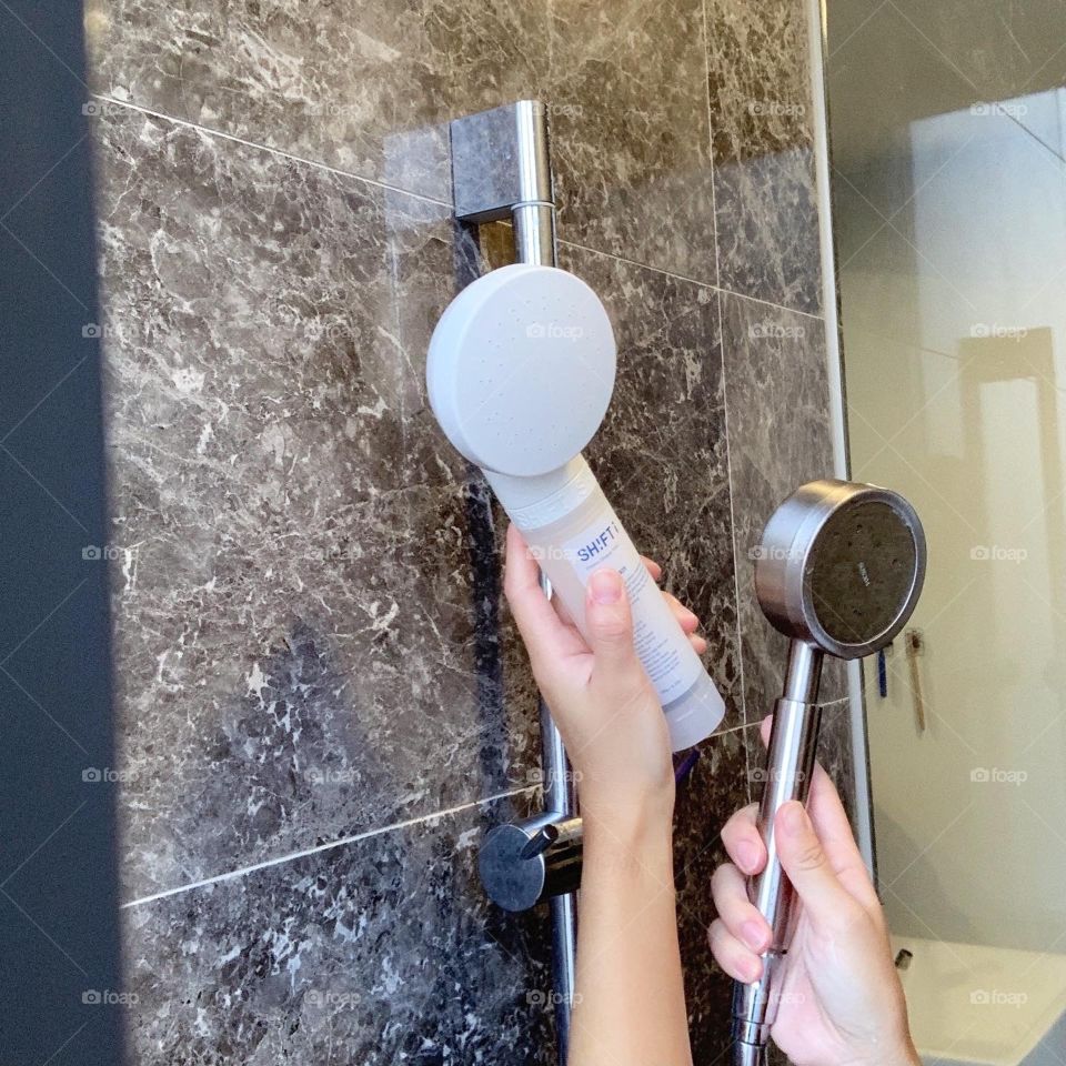 Shower head and filter with aromatherapy 