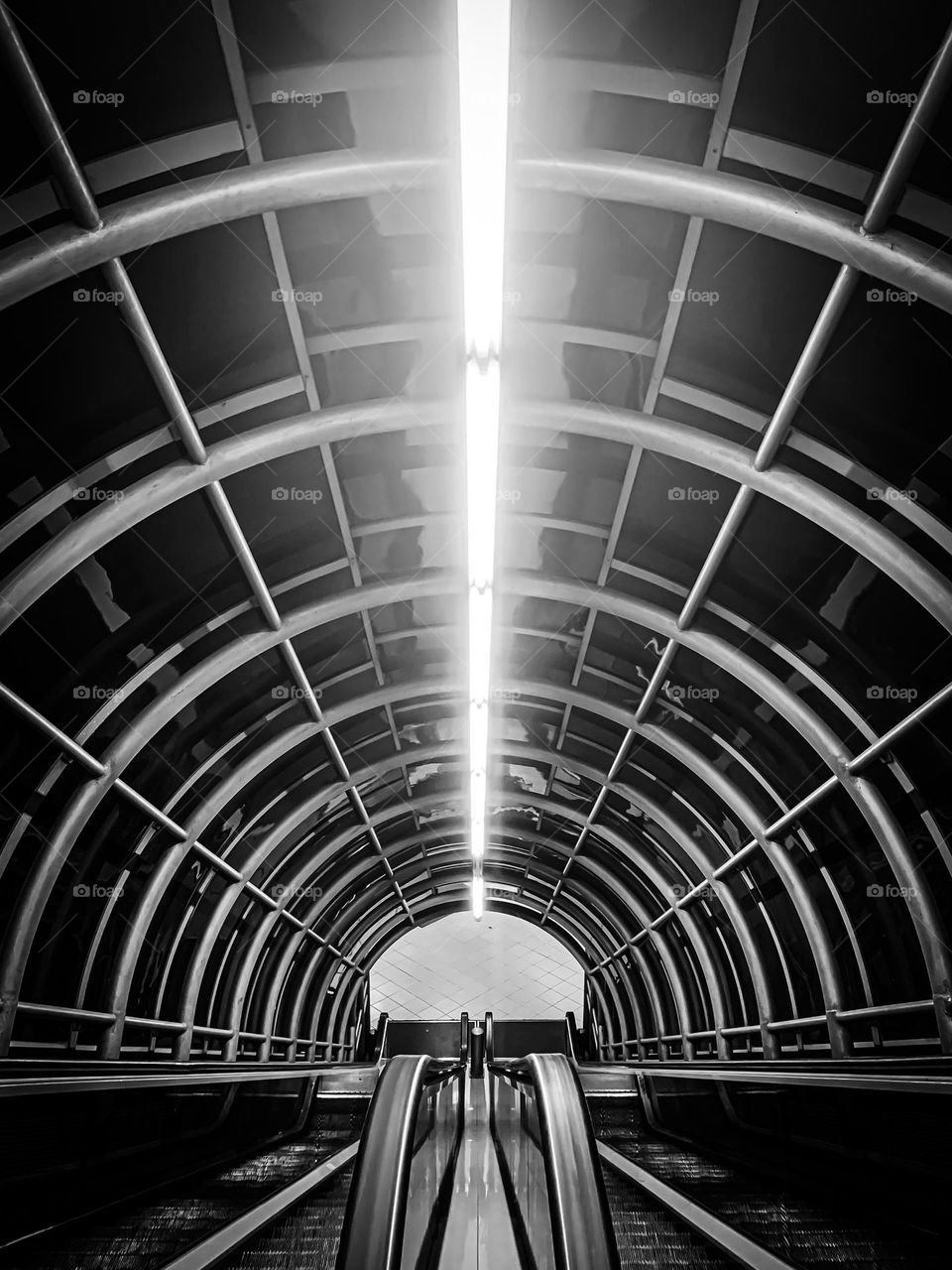 Escalator (black and white)