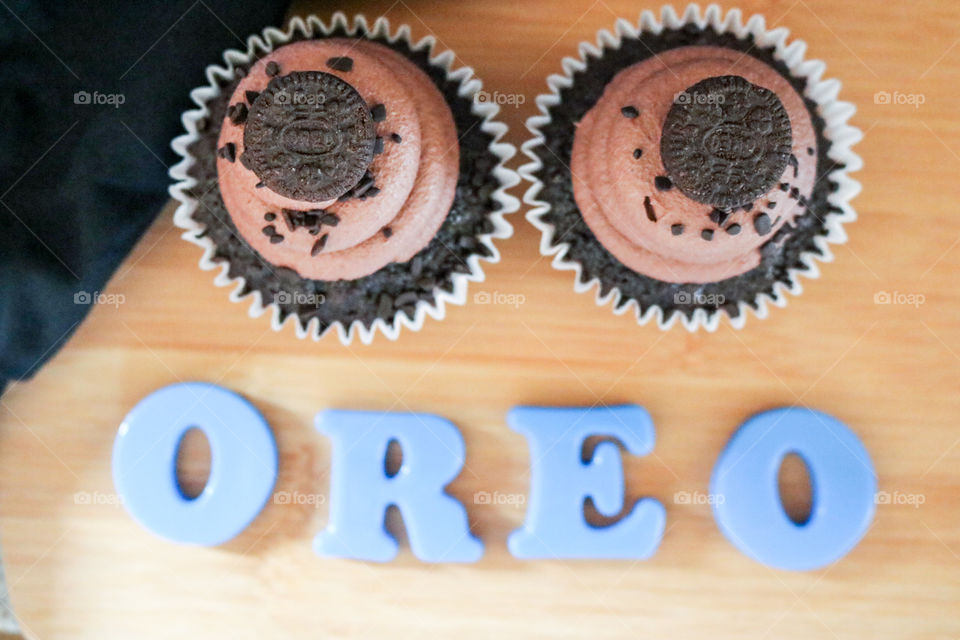 O-R-E-O Oreo cookies cupcakes 