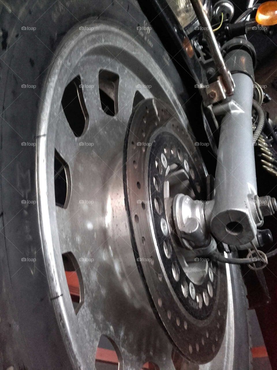 Motorcycle front wheel