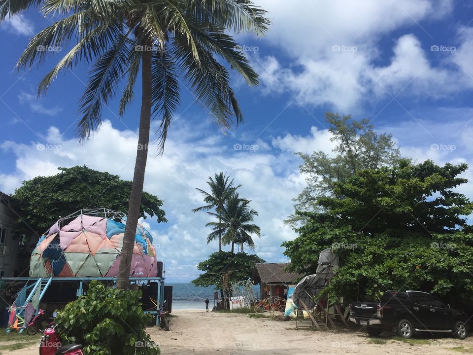 Ночные улицы днём, бар МИР