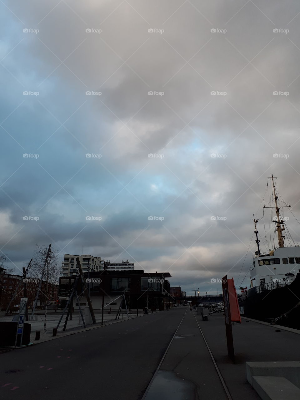 himmel - skyer - by - havn - mole - båd