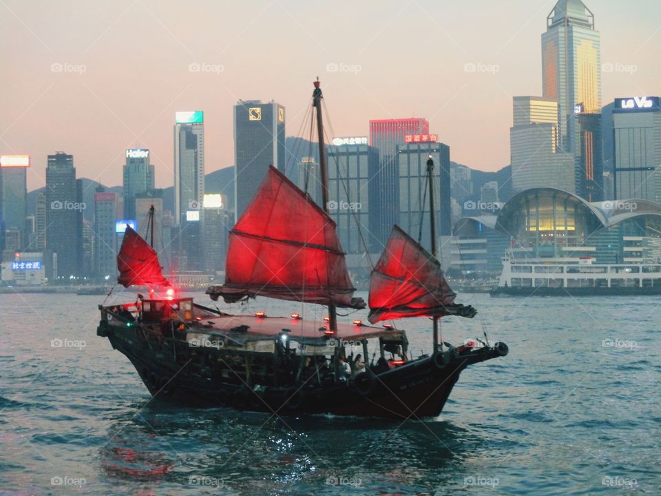 Ammirando il tramonto di Hong Kong