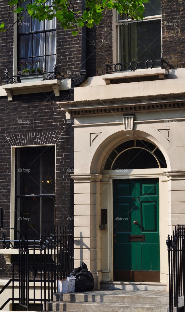 Green doors in London 