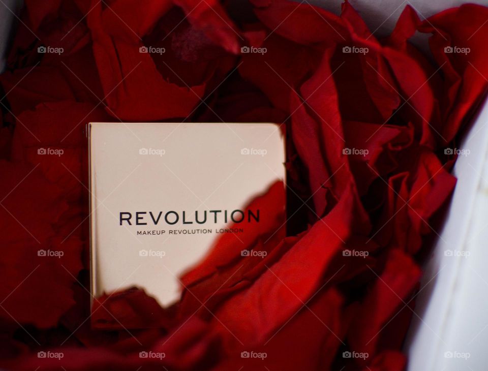 For eyebrows to stay fixed.