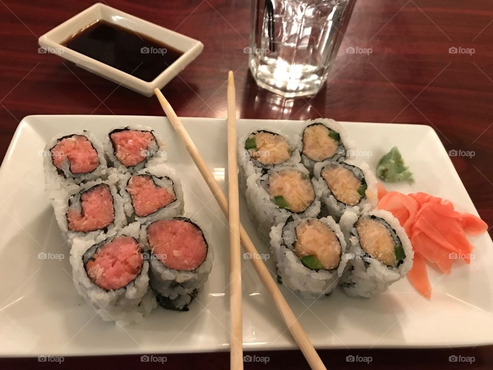 Spicy yellow fin and tuna rolls
