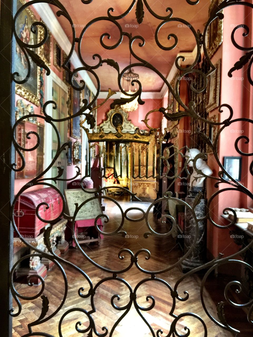 Illuminates chamber!  