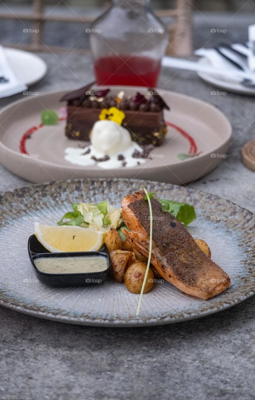 salmon steak with mushroom sauce