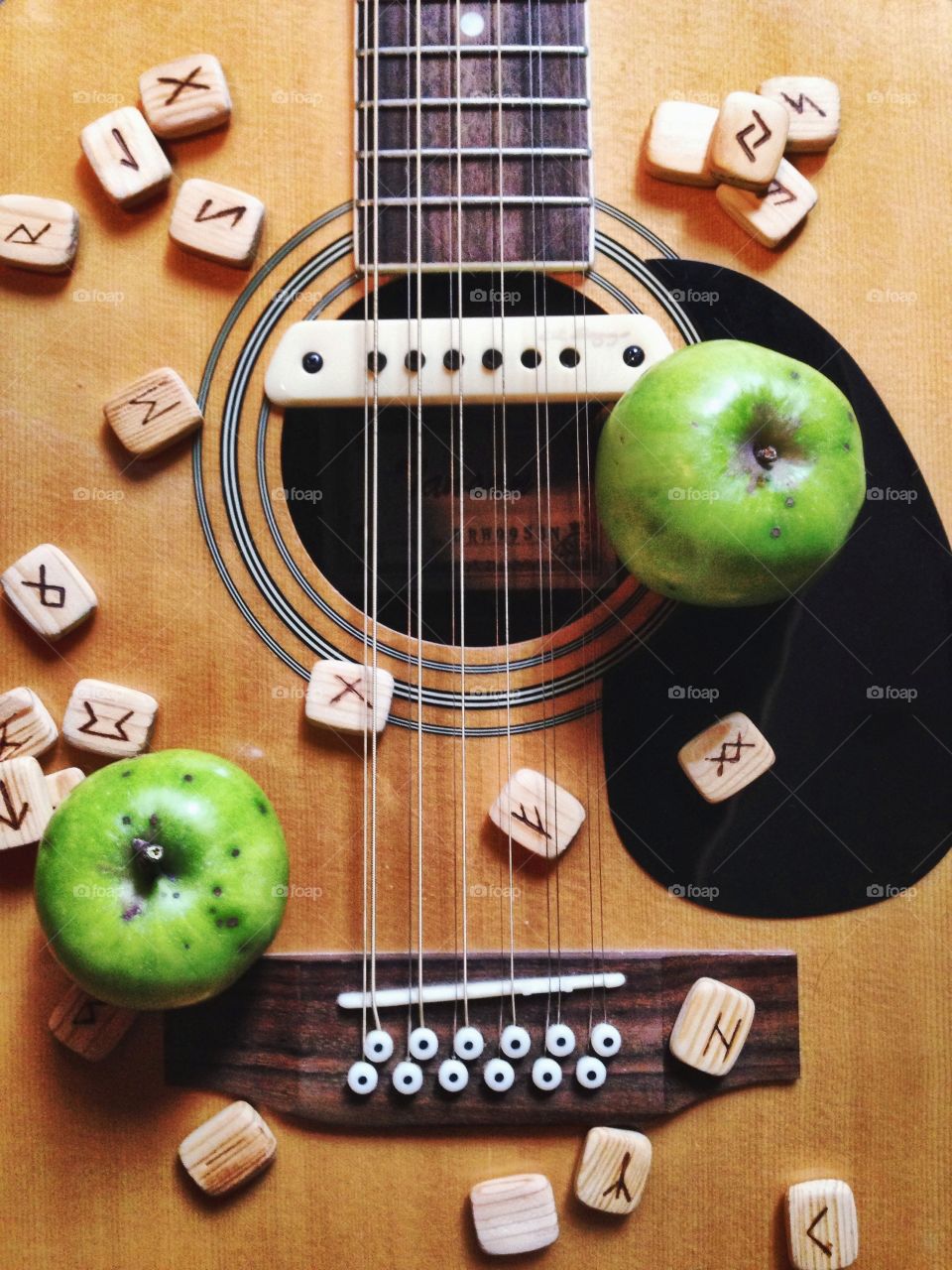 Apples and runes . On the guitar 