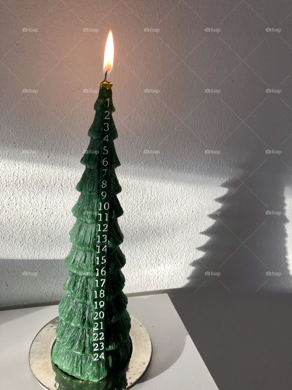 hristmas countdown candle Christmas tree - let candle burn a little every day I month of December  
