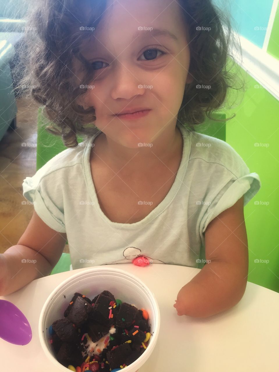 Child eating frozen yogurt 