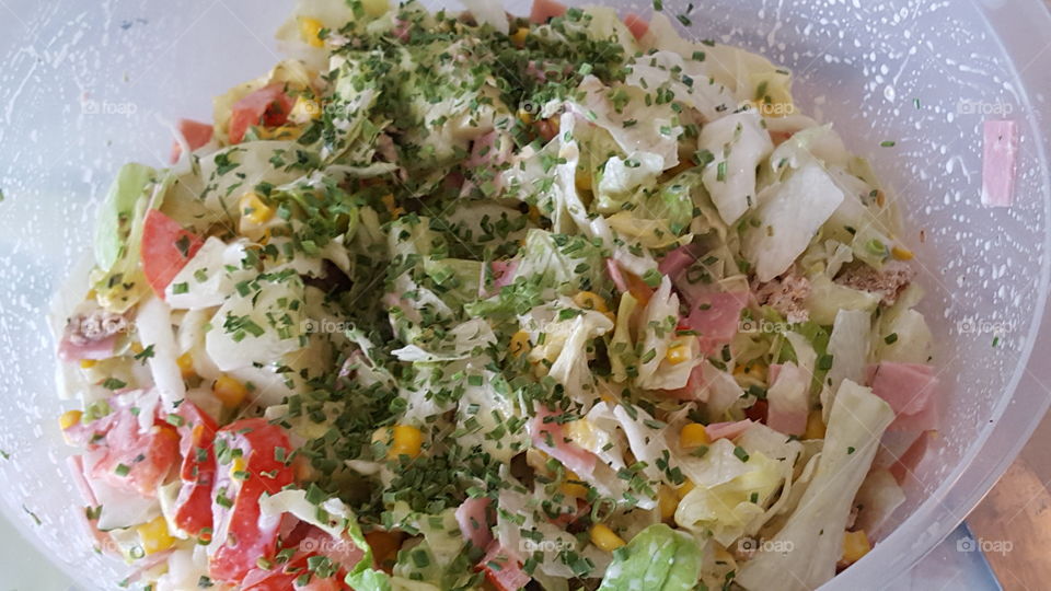 Eisberg Salat mit Käse Wurst 🌞