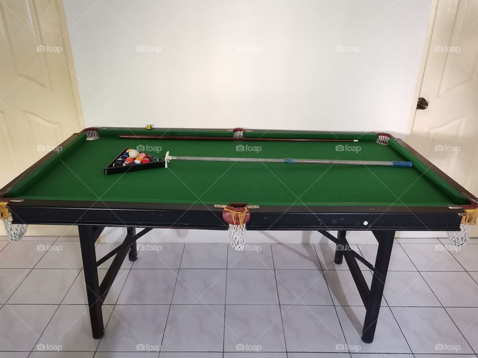 Small pool table