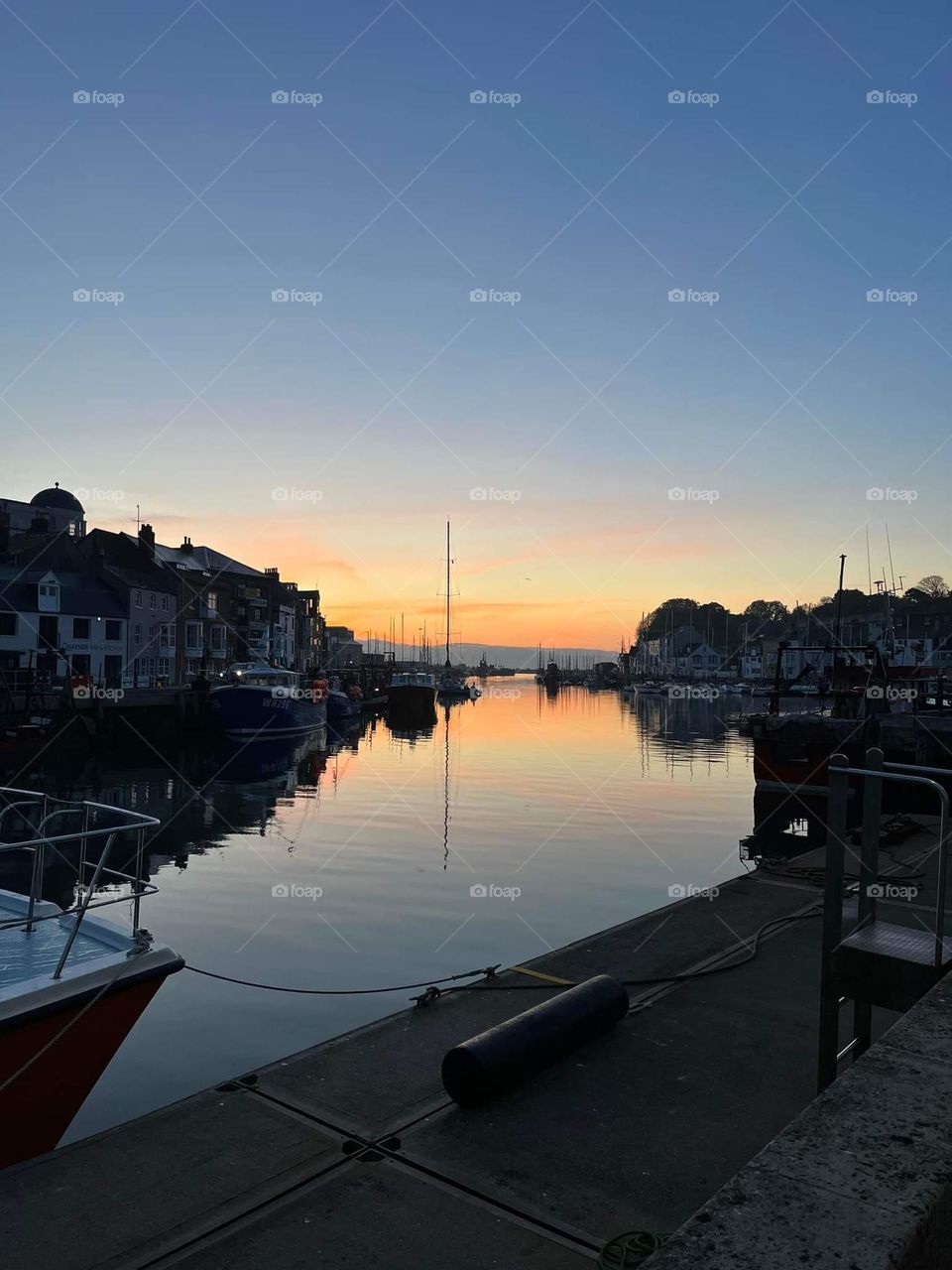 EARLY MORNING IN WEYMOUTH TOWN CENTRE